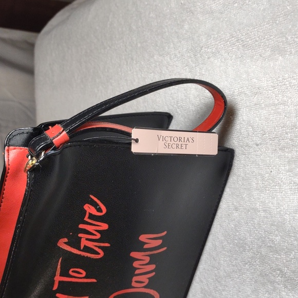 NWT Victoria's Secret Travel / Make-up Bag - Black & Red w/Wrist Strap - Picture 3 of 12
